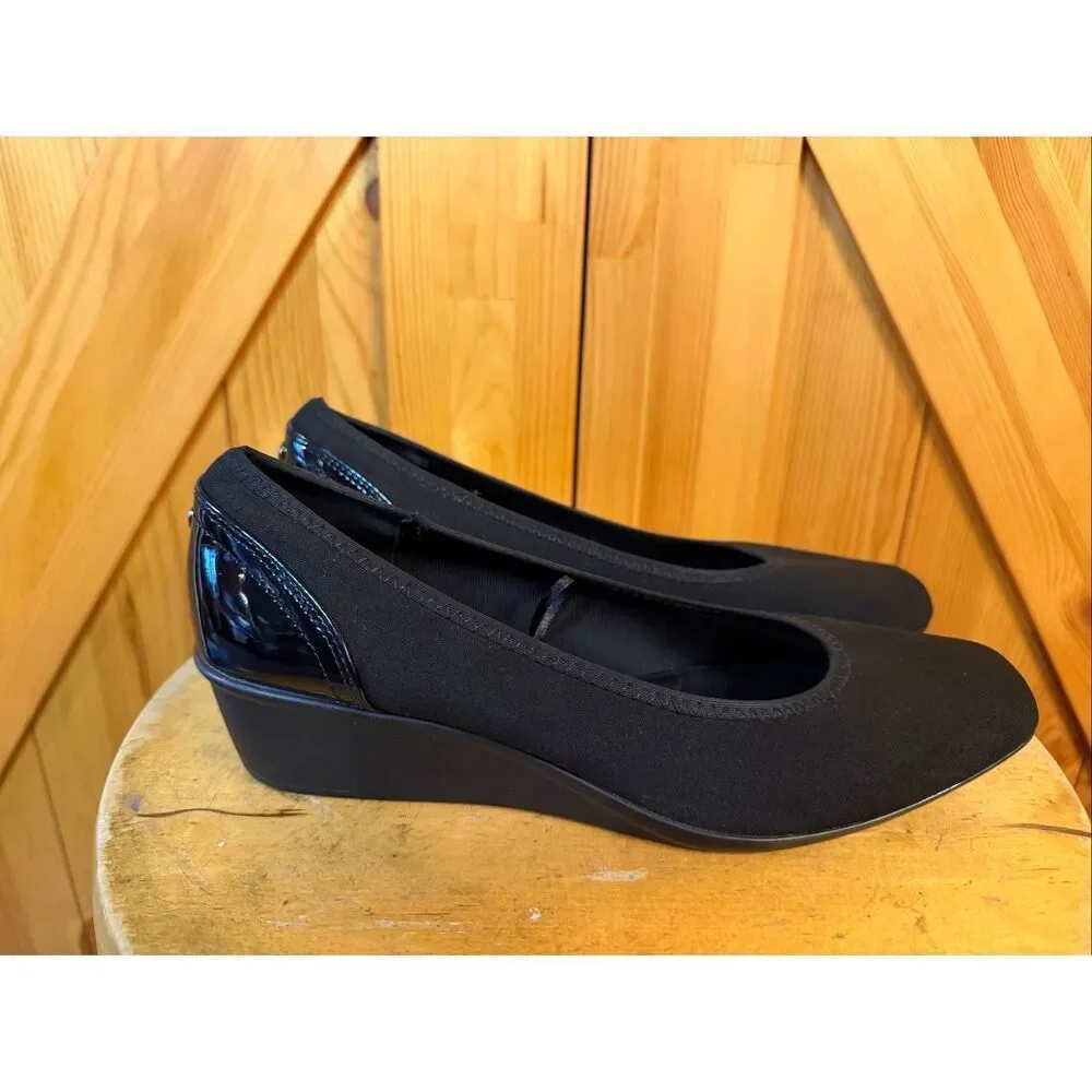 Anne Klein Wisher wedge pumps black fabric patent heel Size 8.5